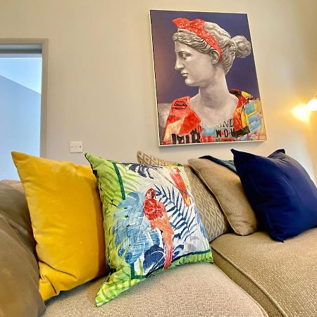 Beautiful Apartment - 5 Minute Walk To The Best Beach! - Great Location - Parking - Fast Wifi - Smart Tv - Newly Decorated - Sleeps Up To 4! Close To Bournemouth & Poole Town Centre Extérieur photo