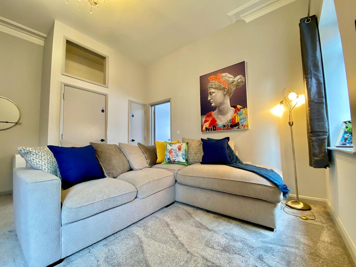 Beautiful Apartment - 5 Minute Walk To The Best Beach! - Great Location - Parking - Fast Wifi - Smart Tv - Newly Decorated - Sleeps Up To 4! Close To Bournemouth & Poole Town Centre Extérieur photo
