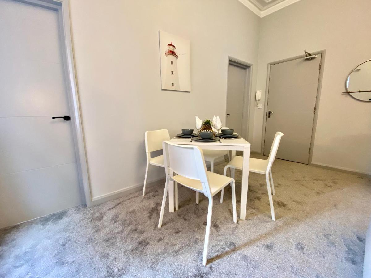 Beautiful Apartment - 5 Minute Walk To The Best Beach! - Great Location - Parking - Fast Wifi - Smart Tv - Newly Decorated - Sleeps Up To 4! Close To Bournemouth & Poole Town Centre Extérieur photo
