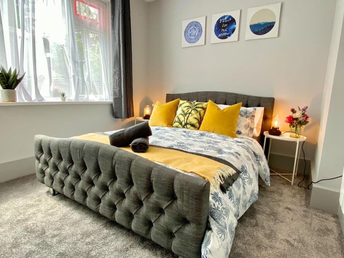 Beautiful Apartment - 5 Minute Walk To The Best Beach! - Great Location - Parking - Fast Wifi - Smart Tv - Newly Decorated - Sleeps Up To 4! Close To Bournemouth & Poole Town Centre Extérieur photo