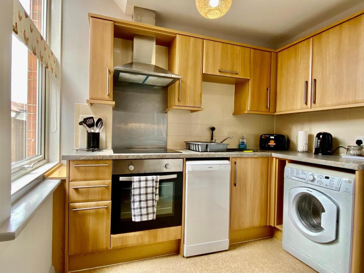 Beautiful Apartment - 5 Minute Walk To The Best Beach! - Great Location - Parking - Fast Wifi - Smart Tv - Newly Decorated - Sleeps Up To 4! Close To Bournemouth & Poole Town Centre Extérieur photo