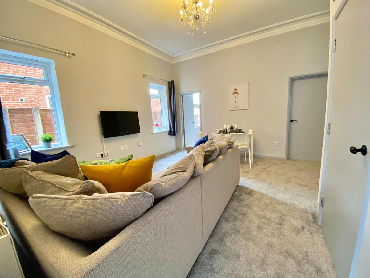Beautiful Apartment - 5 Minute Walk To The Best Beach! - Great Location - Parking - Fast Wifi - Smart Tv - Newly Decorated - Sleeps Up To 4! Close To Bournemouth & Poole Town Centre Extérieur photo