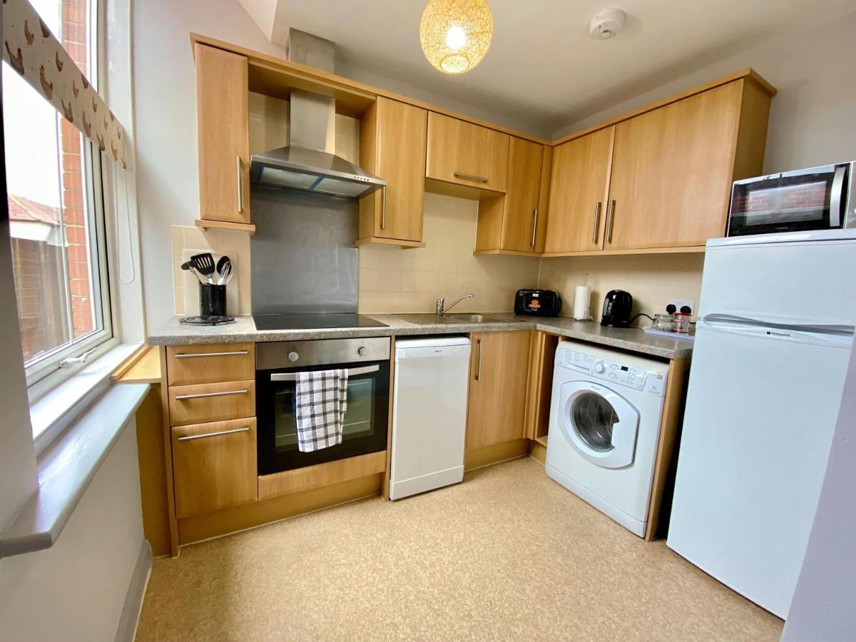 Beautiful Apartment - 5 Minute Walk To The Best Beach! - Great Location - Parking - Fast Wifi - Smart Tv - Newly Decorated - Sleeps Up To 4! Close To Bournemouth & Poole Town Centre Extérieur photo