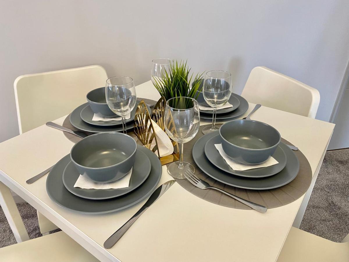 Beautiful Apartment - 5 Minute Walk To The Best Beach! - Great Location - Parking - Fast Wifi - Smart Tv - Newly Decorated - Sleeps Up To 4! Close To Bournemouth & Poole Town Centre Extérieur photo