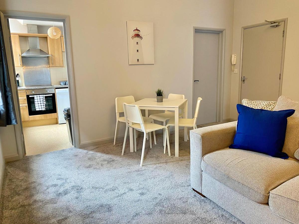 Beautiful Apartment - 5 Minute Walk To The Best Beach! - Great Location - Parking - Fast Wifi - Smart Tv - Newly Decorated - Sleeps Up To 4! Close To Bournemouth & Poole Town Centre Extérieur photo