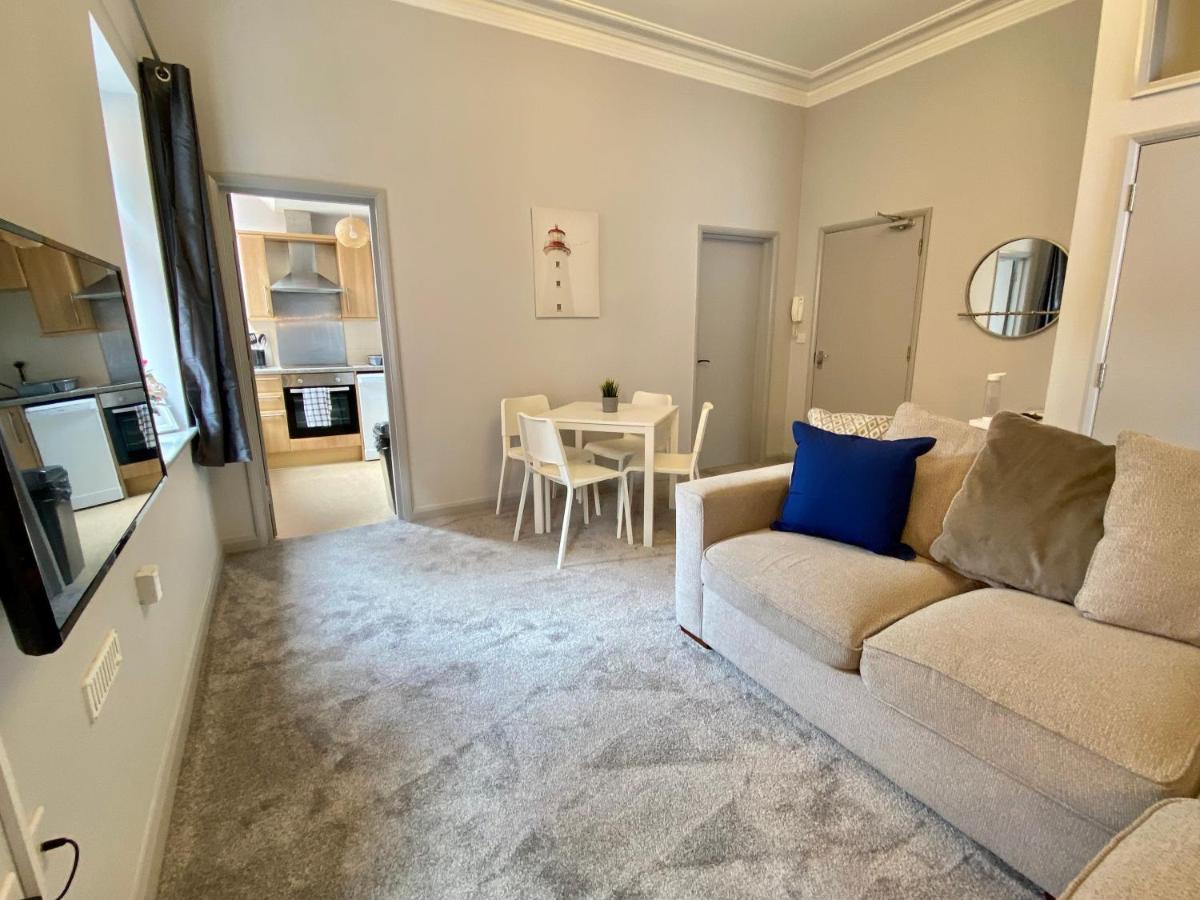 Beautiful Apartment - 5 Minute Walk To The Best Beach! - Great Location - Parking - Fast Wifi - Smart Tv - Newly Decorated - Sleeps Up To 4! Close To Bournemouth & Poole Town Centre Extérieur photo