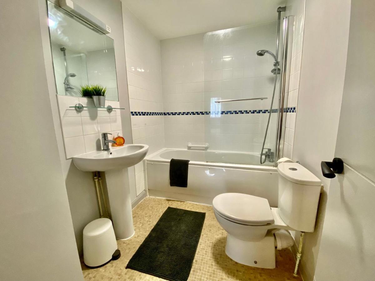 Beautiful Apartment - 5 Minute Walk To The Best Beach! - Great Location - Parking - Fast Wifi - Smart Tv - Newly Decorated - Sleeps Up To 4! Close To Bournemouth & Poole Town Centre Extérieur photo