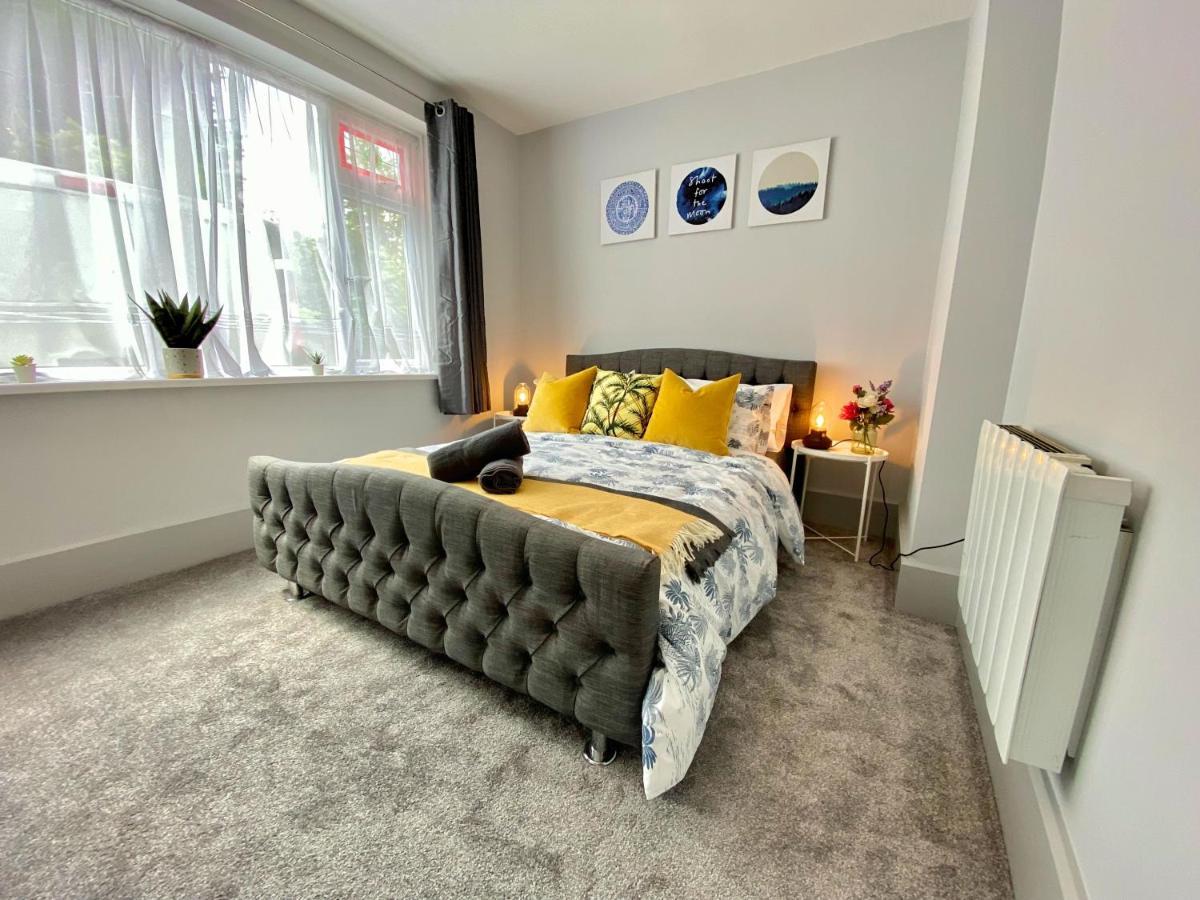 Beautiful Apartment - 5 Minute Walk To The Best Beach! - Great Location - Parking - Fast Wifi - Smart Tv - Newly Decorated - Sleeps Up To 4! Close To Bournemouth & Poole Town Centre Extérieur photo